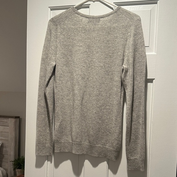 Charter Club Light Gray Women's Sweater​​ - Picture 3 of 3